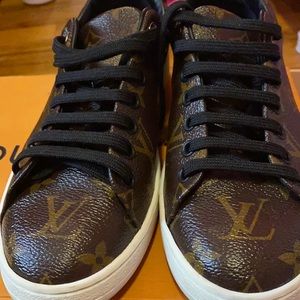 Women Louis Vuitton  sneakers